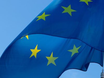 Directive anticorruption européenne 2026 : la compliance devient un facteur atténuant dans les procédures pénales